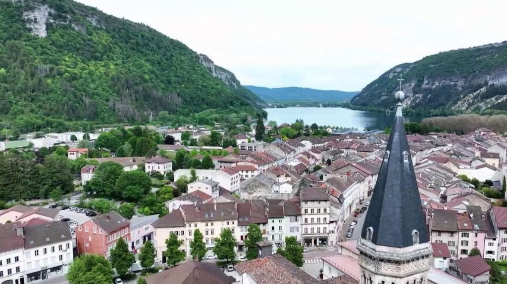 Patrimoine : à la découverte de Nantua, la force tranquille du Haut-Bugey
Vendredi 31 mai, le "13h en week-end" vous emmène à la découverte de la beauté époustouflante de la commune de Nantua, dans le Haut-Bugey (Ain).