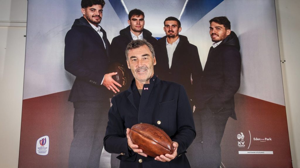 Eden Park, ou l'essai transformé d'une bande de copains
Créée il y a plus de 35 ans, Eden Park continue son développement en France et à l'étranger. La marque au nœud papillon rose assure conserver les valeurs du rugby de ses débuts.