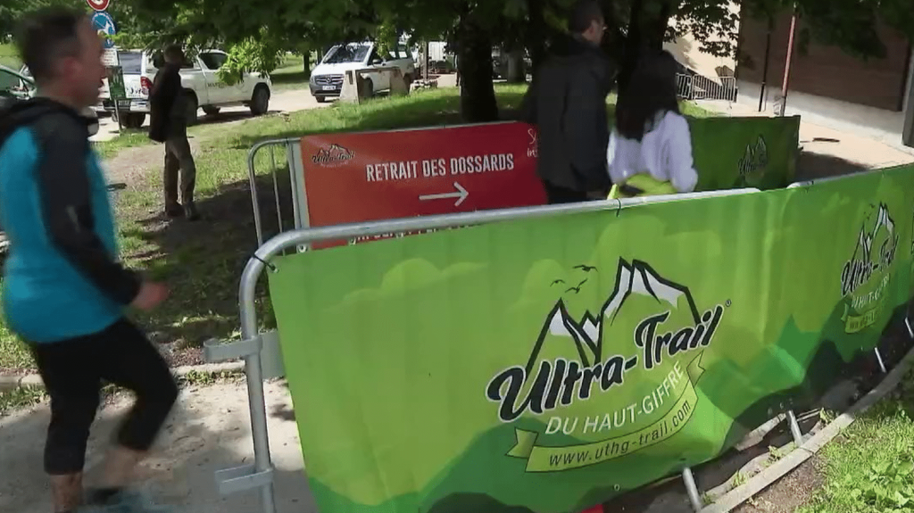 Haute-Savoie : un accident d'ultra trail fait un mort et plusieurs blessés
Une épreuve de course de l’extrême à Samoëns, en Haute-Savoie, endeuillée. Un ultra trail a viré au drame en raison des intempéries et des pluies torrentielles. Le bilan est d’un mort et plusieurs blessés.