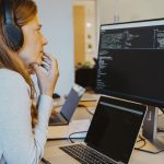 Le codage informatique, c’est aussi pour les femmes bien sûr
Attirer plus de femmes dans la Tech, c’est l’objectif que s’est fixé l’Ecole 42, créée en 2013 par le patron de Free et de la station F. Des stages gratuits d'initiations sont proposés aux femmes sans limite d'âge. Seulement un quart des emplois du secteur numérique sont occupés par des femmes.