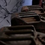 80 ans du Débarquement : enquêteurs de l'histoire, ils recueillent les traces du passé
Les commémorations des 80 ans du Débarquement ont lieu le 6 juin prochain. En France, des passionnés se replongent dans l'histoire et se mettent en quête d'objets, de traces du D-Day.