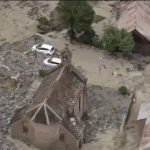 Intempéries : un hélicoptère a évacué les habitants d'un village sinistré par un violent orage
Un torrent a emporté un pont et un chalet près de Saint-Christophe-en-Oisans, en Isère. La commune est désormais isolée, obligeant un hélicoptère à secourir les sinistrés.