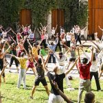 A Montpellier Danse, des chorégraphes de renommée internationale offrent un moment de partage au public
Lors de ce grand rendez-vous chorégraphique mondial, de nombreuses leçons sont proposées au plus grand nombre pour s'amuser en famille et s'initier à une multitude de variétés de danse.