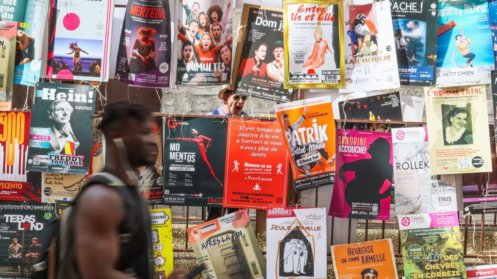 "Quand il y a moins de moyens, il y a l'inventivité" : le 78e festival d'Avignon commence dans une atmosphère tourmentée
Le 78e festival d'Avignon s'ouvre samedi 29 juin, jusqu'au 21 juillet. Une édition à la programmation encore riche, mais à l'esprit préoccupé par le contexte économique notamment.