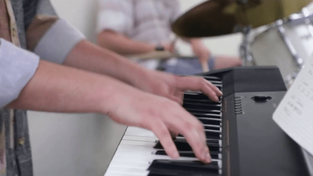 Fête de la musique 2024 : une soirée sans fausse note à Strasbourg
Vendredi 21 juin, partout en France, des mélodies ont résonné dans les rues. Amateurs comme professionnels étaient de la partie, et la fête a duré jusque très tard dans la nuit. Reportage à Strasbourg.