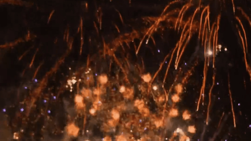 80 ans du Débarquement : la Normandie en fête
Samedi 1er mai dans la soirée devant une foule réunie, des feux d’artifice ont eu lieu sur la côte normande pour donner le coup d’envoi des festivités des 80 ans du Débarquement.