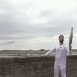 Paris 2024 : la flamme olympique au sommet du Mont-Saint-Michel
Après un passage à Omaha Beach, la flamme olympique s’est rendue, vendredi 31 mai, dans les ruelles du Mont-Saint-Michel, dans la Manche, où elle a fait un passage remarqué. Des dizaines de milliers de personnes étaient au rendez-vous pour assister à son passage.