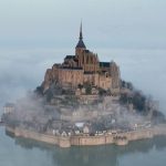 Paris 2024 : la flamme olympique attendue au Mont-Saint-Michel
Près de 50 000 spectateurs sont attendus au Mont-Saint-Michel, dans la Manche, vendredi 31 mai, pour le passage de la flamme olympique dans la célèbre forteresse.