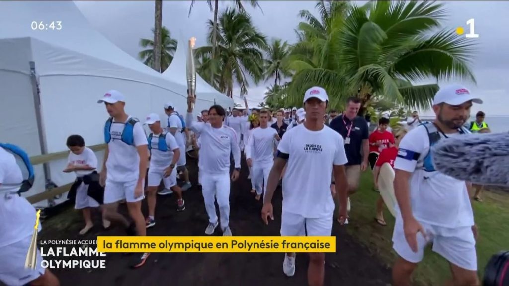 Paris 2024 : la flamme olympique traverse la Polynésie française
À plus d’un mois de la cérémonie d’ouverture des Jeux olympiques de Paris, la flamme olympique poursuite son parcours dans les Outre-Mer. Elle a fait étape, jeudi 13 juin, en Polynésie française.