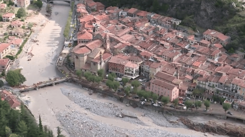 Inondations en Isère : l’État met en place un fonds d’urgence
Après les fortes inondations en Isère, le hameau de La Bérarde s’est retrouvé coupé du monde. Un fonds d’urgence a été mis en place par l’État.