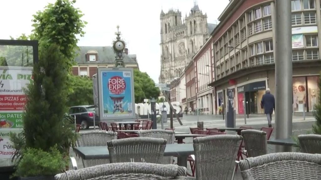 Météo : tourisme, restauration, agricultures... ces secteurs impactés par la pluie incessante
Les fortes précipitations de ces dernières semaines empêchent certains professionnels de faire le plein. À cause de la pluie, les terrasses restent vides et une partie des récoltes a été détruite.
