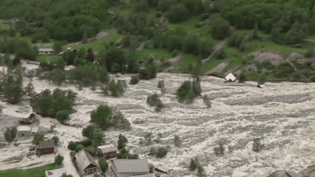 Intempéries en Isère : retour sur la crue hors norme au hameau de La Bérarde
Comment expliquer un tel déchaînement des éléments en Isère, et comment les secours ont-ils réussi à venir en aide à tous ? Éléments de réponse.