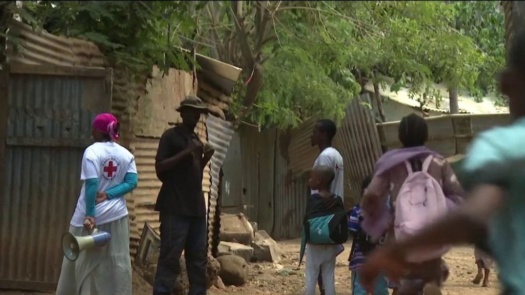 Mayotte : avec près de 200 cas, l'épidémie de choléra inquiète les habitants
Depuis mars, les cas de choléra se multiplient à Mayotte. Les médecins se veulent toutefois rassurants, malgré près de 200 cas détectés, dont 10% se sont avérés graves.