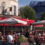 Paris 2024 : les commerçants de la capitale inquiets
Bon nombre de restaurateurs parisiens s’inquiètent à mesure qu’approchent les Jeux olympiques. Ceux qui se trouvent à proximité des sites vont devoir démonter leur terrasse, sans parler des QR codes, indispensables aux clients pour venir jusque chez eux.