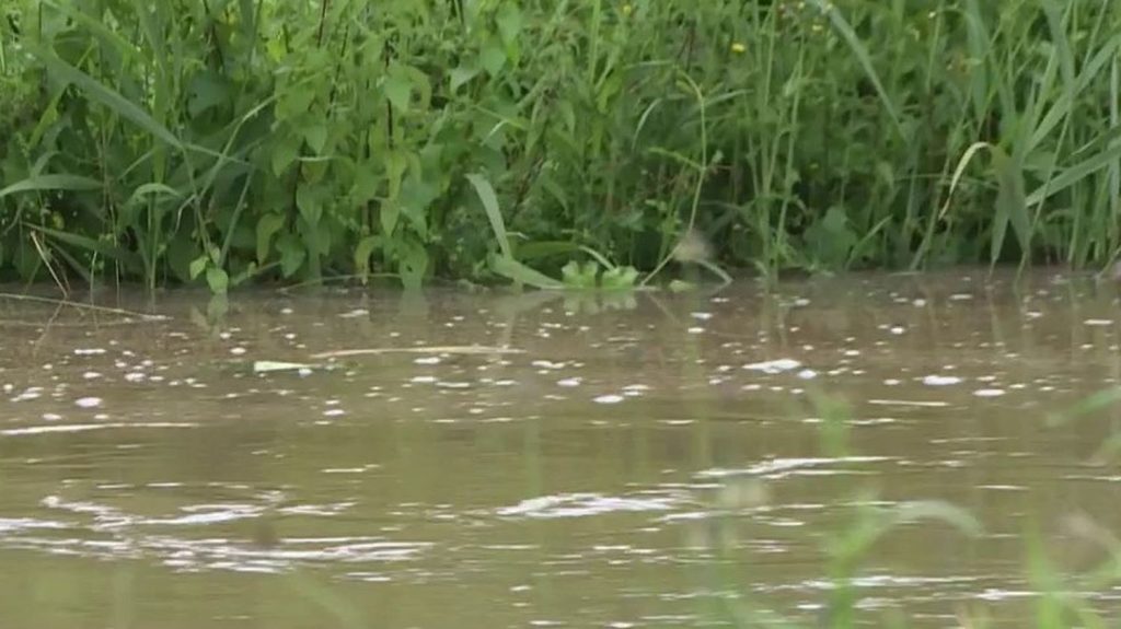 Intempéries : d’importants dégâts à travers la France
À Nantes, plusieurs écoles ont été envahies par les eaux, ce jeudi 20 juin au soir, une partie du périphérique nantais est totalement inondée, ce qui provoque d’importants bouchons.