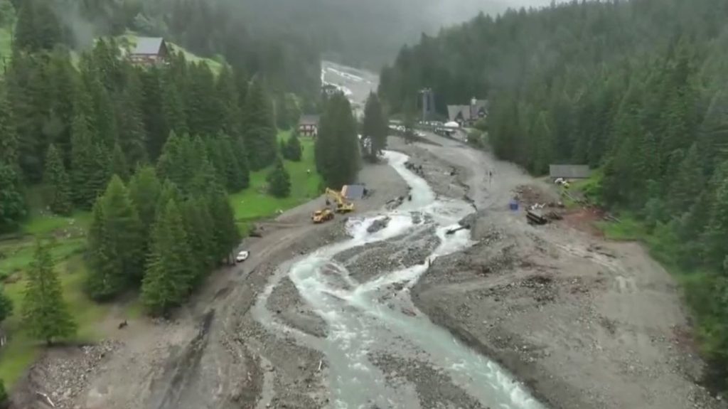 Intempéries dans les Alpes-Maritimes : la vallée de la Vésubie à nouveau frappée
Quatre ans après le traumatisme de la tempête Alex, la vallée de la Vésubie, dans les Alpes-Maritimes, a été touchée par de violentes intempéries, lundi 24 juin. Par précaution, les autorités ont évacué 52 personnes.