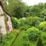 Patrimoine : le jardin extraordinaire de la ferme bleue d'Uttenhoffen
À l'occasion de l'initiative française et européenne "Rendez-vous aux jardins", samedi 1er juin le 13 Heures vous emmène à la découverte dans la ferme bleue d'Uttenhoffen (Bas-Rhin).