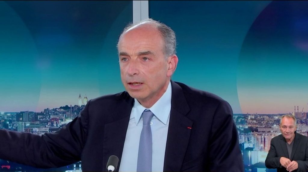 Viol à Courbevoie : les "Français de confession juive commencent à paniquer de voir la République incapable de les protéger", estime Jean-François Copé
Après le viol et l’agression antisémite d’une fille de 12 ans à Courbevoie (Hauts-de-Seine), Jean-François Copé, maire LR de Meaux (Seine-et-Marne) était l’invité du 19/20 info, mercredi 19 juin.