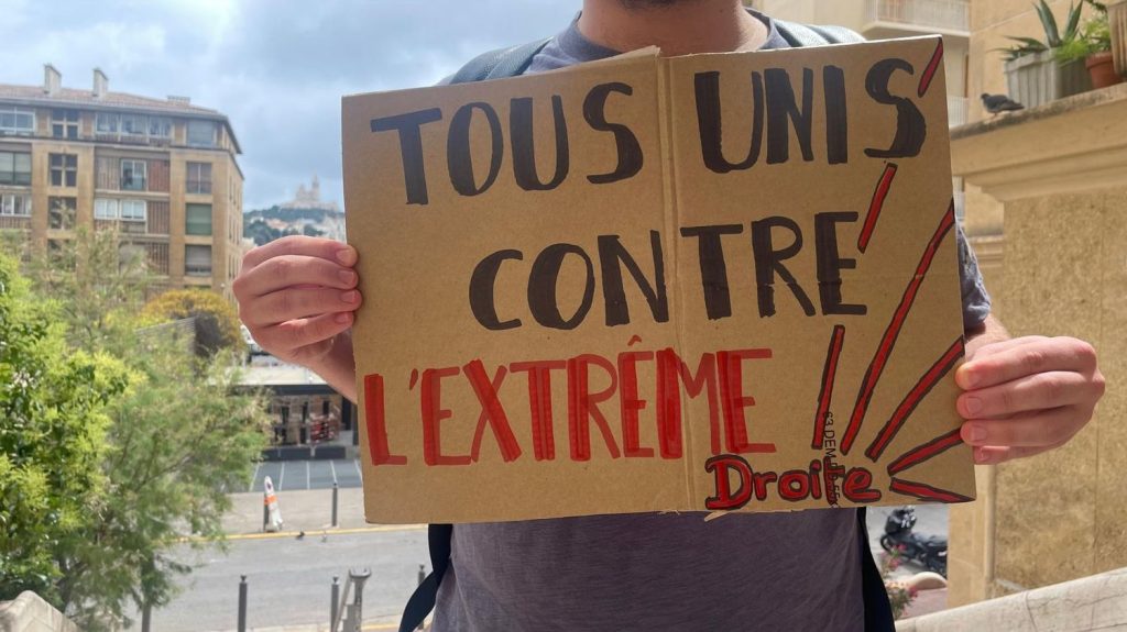 Reportage
Nouveau Front populaire : à Marseille, les jeunes militants très organisés et prêts pour manifester contre l'extrême droite
À deux semaines des élections législatives anticipées, les jeunes militants de l'union de gauche descendront dans la rue samedi pour manifester contre l'extrême droite. À Marseille, quelle que soit leur famille politique, ils sont habitués à collaborer.