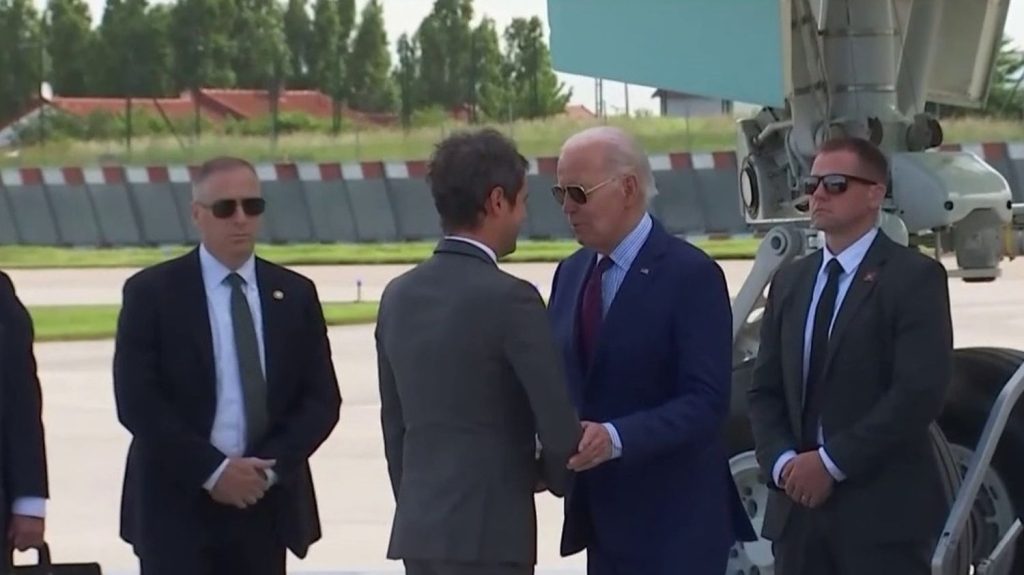 80 ans du Débarquement : Joe Biden est arrivé en France
Le président des États-Unis, Joe Biden, est arrivé en France mercredi 5 juin. Durant son passage, il participera aux commémorations du 80e anniversaire du Débarquement en Normandie.