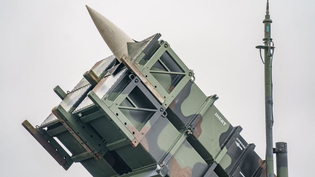 Guerre en Ukraine : Kiev assure utiliser les armes occidentales pour frapper la Russie
En fin de semaine dernière, les États-Unis et plusieurs pays de l'OTAN ont donné leur feu vert pour que Kiev puisse utiliser leurs armes contre des cibles militaires sur le sol russe. L'Ukraine n'a pas attendu longtemps. Elle assure que c'est fait !