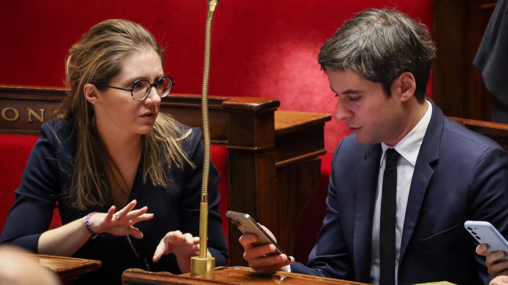 Vrai ou faux
Législatives 2024 : le taux de chômage en France est-il "le plus bas depuis 25 ans", comme l'affirment Aurore Bergé et Gabriel Attal ?
En pleine campagne pour les législatives, le camp présidentiel assure que la France a "le taux de chômage le plus bas depuis 25 ans, le taux de chômage des jeunes le plus bas depuis 40 ans". Des données à nuancer.