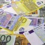 ESS : l’épargne solidaire a le vent en poupe
Trente milliards d’euros, c’est ce que pèse aujourd’hui en France ce que l’on appelle l’épargne solidaire, une épargne spécifique qui séduit de plus en plus les Français. Plus de 150 000 entreprises intègrent en France l'ESS, l'économie sociale et solidaire.