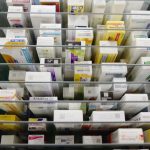 Médicaments : les industriels de la pharmacie appellent les seniors à réduire le nombre de traitements sur ordonnance
La moitié des patients de plus de 65 ans prend plus de cinq médicaments par jour. Le LEEM, l'organisation qui représente l'industrie pharmaceutique, indique que "les médicaments ne sont réellement efficaces que lorsqu’ils sont utilisés correctement”.