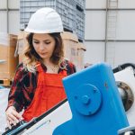 Meilleurs ouvriers de France : "Aujourd'hui les nouvelles générations aspirent à avoir une formation intellectuelle et une formation manuelle", précise Jean Viard
Les 100 ans des meilleurs ouvriers de France sont célébrés jusqu'à demain dimanche, à Lyon. Comment valoriser le travail manuel, montrer tout son sens ? C’est notre "Question de société" aujourd'hui, avec le décryptage du sociologue Jean Viard.