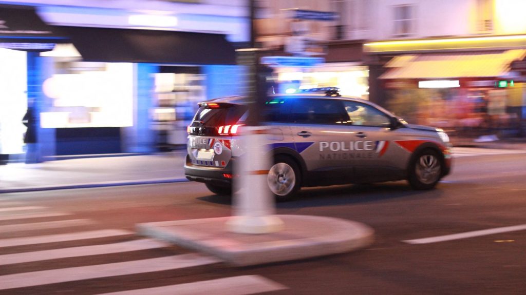 Un mineur de 14 ans soupçonné d'avoir tué un automobiliste en voulant fuir la police dans les Hauts-de-Seine
Au volant d'une voiture volée, l'adolescent a percuté un véhicule dont le conducteur est mort, selon les premiers éléments de l'enquête. Il a été placé en garde à vue.