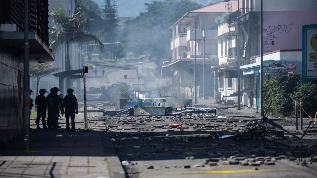 Nouvelle-Calédonie : "La reconstruction ne pourra se faire qu'à la condition que la paix revienne durablement", estime le Medef local
Le coût des dégâts après les émeutes est évalué à plus d'un milliard d'euros.