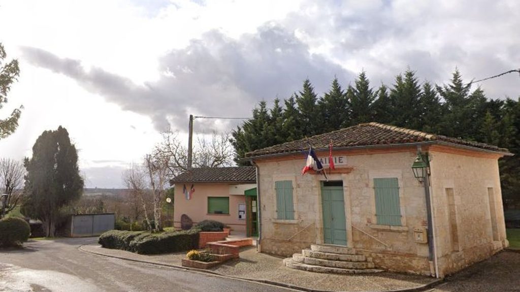 Dans le Tarn-et-Garonne, le père de la mariée s'oppose au mariage et poignarde son futur gendre, il est placé en garde à vue
D'après les gendarmes, l'homme a sauté sur son futur gendre juste avant que les mariés et leurs témoins entrent dans la mairie, à Faudoas, rapporte France Bleu Occitanie.