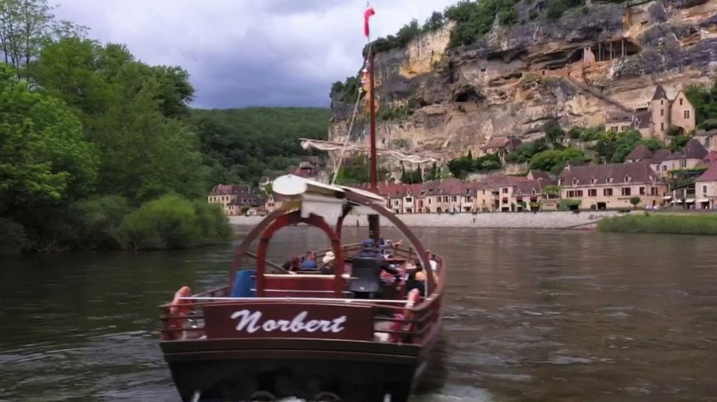 Dordogne : à la découverte du Périgord noir, une terre d'évasion idéale en hors-saison
Dans quelques mois, l'affluence sera conséquente en Dordogne, où les nombreux sites touristiques du département seront pris d'assaut par le public. Le 13 Heures en week-end vous invite dans le Périgord noir, idéal en cette saison.