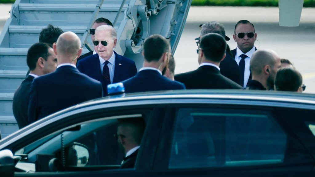 Commémorations du Débarquement : quels sont les secteurs où la circulation est perturbée en Ile-de-France à cause de la visite de Joe Biden ?
La visite d'Etat du président américain provoque de nombreuses perturbations sur les axes routiers à Paris et en Ile-de-France.