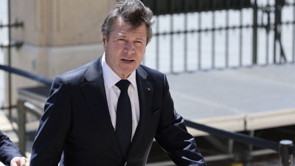 Européennes 2024 : Les Républicains déposent plainte contre Christian Estrosi pour "usurpation d'identité"
L'ancien parti de Christian Estrosi lui reproche d'avoir utilisé des fichiers appartenant aux Républicains, pour inviter des électeurs de droite au meeting de Valérie Hayer à Nice, d'après un communiqué relayé par France Bleu Azur.