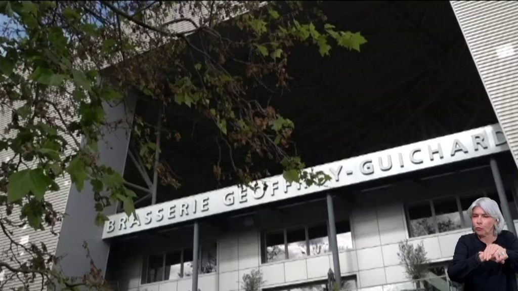 Attentat déjoué à Saint-Étienne : quel est le profil du suspect ?
Une épreuve des Jeux olympiques était visée lors de l'attentat déjoué à Saint-Étienne vendredi 31 mai. Le suspect est un Tchétchène âgé de 18 ans inconnu des services de renseignement.