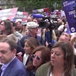 Lutte contre l'antisémitisme : un rassemblement a été organisé à Courbevoie
Après qu’une jeune fille de douze ans de confession juive a été violée par des adolescents, un rassemblement a été organisé à Courbevoie, vendredi 21 juin, en soutien à la victime et sa famille.