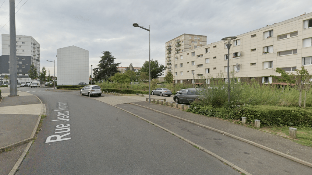 Une deuxième nuit de violences urbaines a lieu à Cholet, sans faire de blessé
La présence de la police nationale est renforcée dans le quartier concerné, au sein de cette ville d'environ 53 000 habitants.