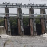 Dordogne : à Saint-Capraise-de-Lalinde, un barrage financé par l'Union européenne
Dans la commune de Saint-Capraise-de-Lalinde, une association a pour ambition de restaurer la population du saumon atlantique dans la Dordogne. Pour cela, elle peut compter sur l'aide de l'Union européenne, qui a financé un barrage dans la rivière.