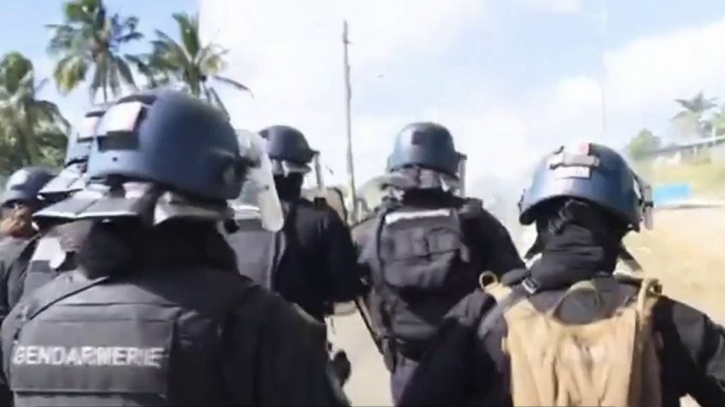 Crise en Nouvelle-Calédonie : vers un retour de l'ordre ?
Le ministre de l'Intérieur Gérald Darmanin a annoncé qu'à la suite d'une opération des forces de l'ordre menée par le GIGN et le RAID, en Nouvelle-Calédonie, il n'y a plus aucun quartier aux mains des émeutiers.