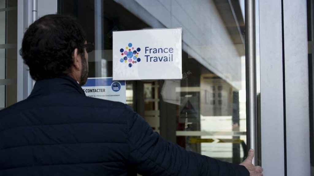 Les allocations de l'assurance-chômage seront revalorisées de 1,2% au 1er juillet, une augmentation "trop faible" pour les syndicats
Cette revalorisation concernera "environ 2 millions de demandeurs d'emploi indemnisés" sur un total de 2,7 millions, selon l'Unédic.