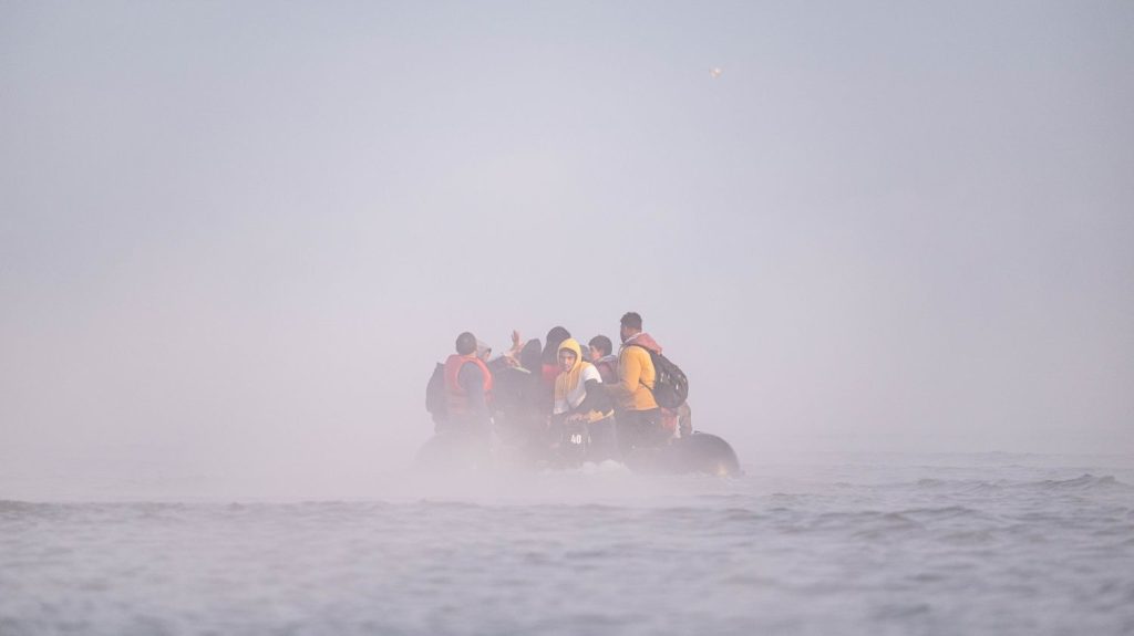 Nord : 25 personnes secourues au large de Dunkerque
L'un des migrants à bord de l'embarcation a demandé de l'assistance après une panne de moteur.
