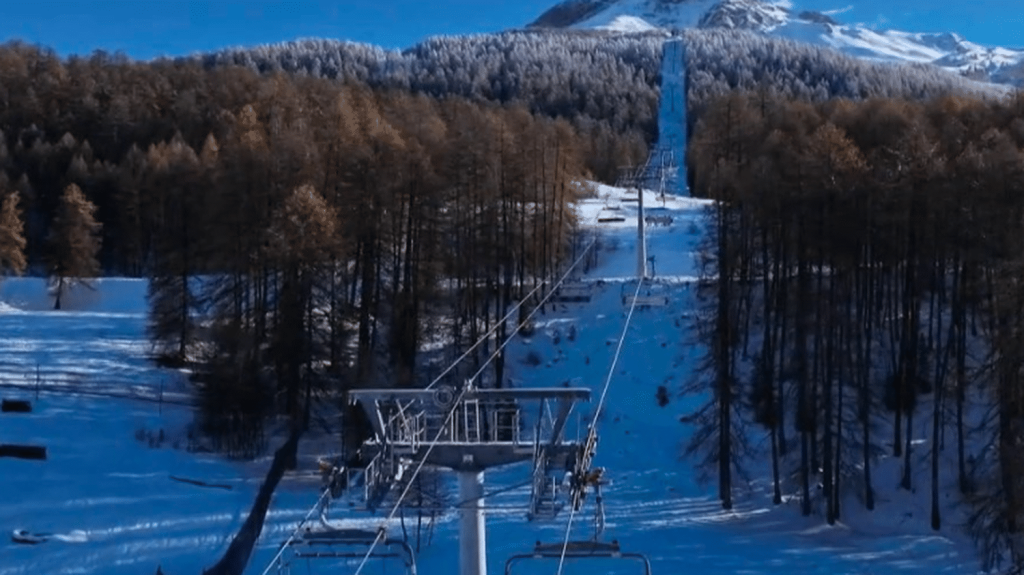 JO d’hiver 2030 : la désignation des Alpes françaises est suspendue
La candidature des Alpes françaises à l’organisation des JO d’hiver 2030 est suspendue à la remise de garanties publiques. Explications.