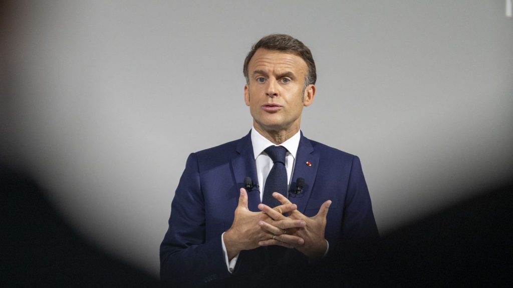 Nouvelle-Calédonie : Emmanuel Macron "a décidé de suspendre" la réforme électorale contestée, en raison des législatives anticipées
Le chef de l'Etat ne peut pas convoquer le Congrès, qui devait voter sur la réforme avant le 30 juin, depuis la dissolution de l'Assemblée nationale.