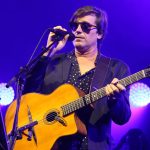 Festival de Juan-les-Pins : la signature de Thomas Dutronc rejoint les empreintes des légendes du jazz sur le boulevard Baudouin
Le boulevard Baudouin, à Juan-les-Pins, prend des allures de Walk of fame d'Hollywood. Dix nouvelles empreintes ont été déposées dans le bitume de l'avenue qui longe la pinède. Celles de Thomas Dutronc rejoignent celles qui immortalisent le passage des artistes du festival de jazz.