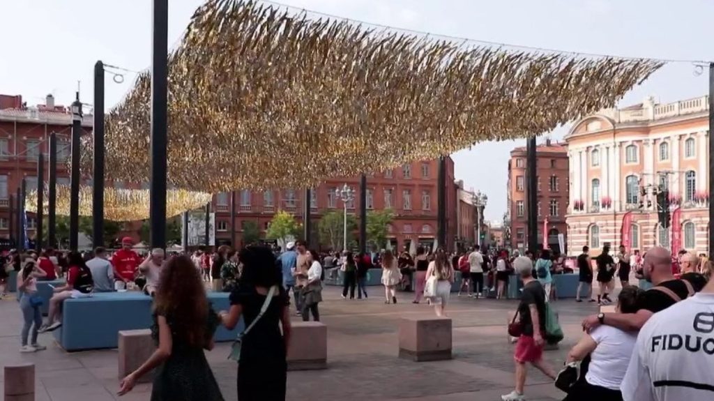 Toulouse : des installations pour lutter contre la chaleur
Dans le chef-lieu de l'Occitanie, des ombrières ont été installées et des arbres plantés. Des méthodes utiles pour rafraîchir légèrement la température.