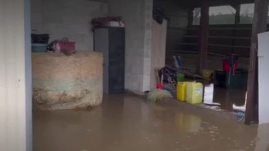 Orages : les habitants de la Haute-Saône et du Doubs accusent le coup après une nuit de violentes averses
De violents orages ont frappé le Doubs et la Haute-Saône dimanche soir. Lundi 3 juin, les habitants qui ont lutté contre les inondations reviennent sur leur nuit éprouvante.