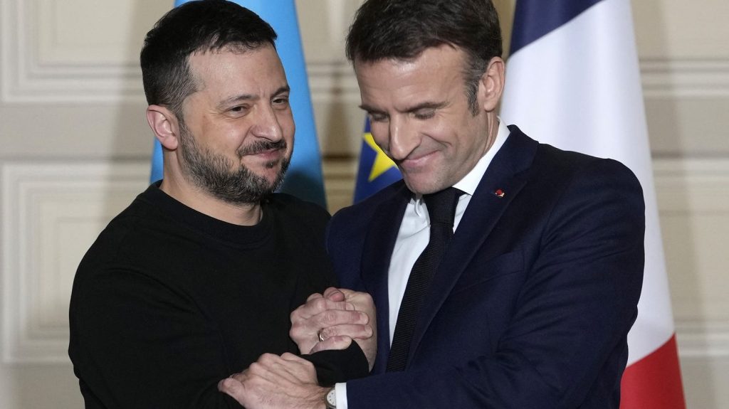 Guerre en Ukraine : quels sont les enjeux de la quatrième visite de Volodymyr Zelensky en France depuis le début de l'invasion russe ?
Le président ukrainien est invité aux commémorations du 80e anniversaire du Débarquement jeudi. Il s'exprimera le lendemain à l'Assemblée nationale, à 48 heures des élections européennes.