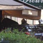Accident à Paris : "La voiture est complètement entrée sur la terrasse", raconte un témoin
Une voiture a percuté mercredi la terrasse d'un café du XXe arrondissement de Paris, faisant un mort et six blessés, une source policière disant privilégier "à ce stade" l'hypothèse d'un accident.