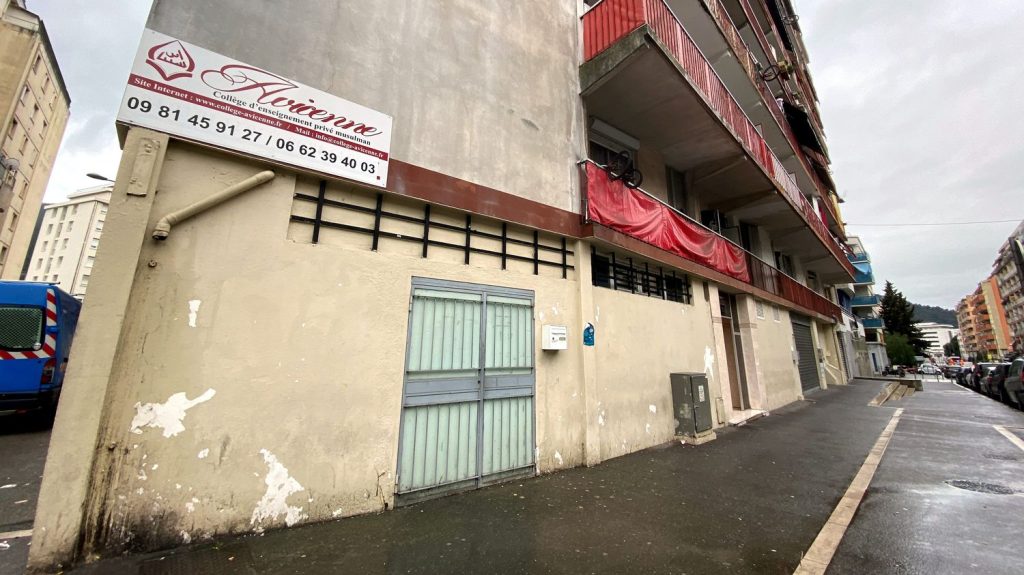 La justice annule la fermeture du collège privé musulman de Nice
"Avicenne sort renforcé de cette épreuve", s'est réjoui l'avocat du collège, qui entend revenir bientôt devant le tribunal administratif pour contester le refus opposé aux demandes de passage de l'établissement sous contrat avec l'Etat.